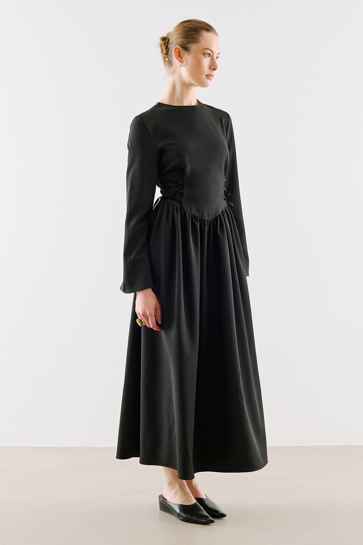 Waist-Fitted Tie-Detail Dress Black