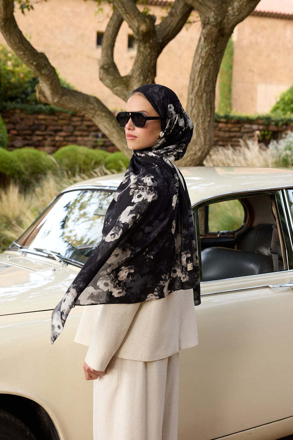 Deluxe Summer Flow Shawl Black