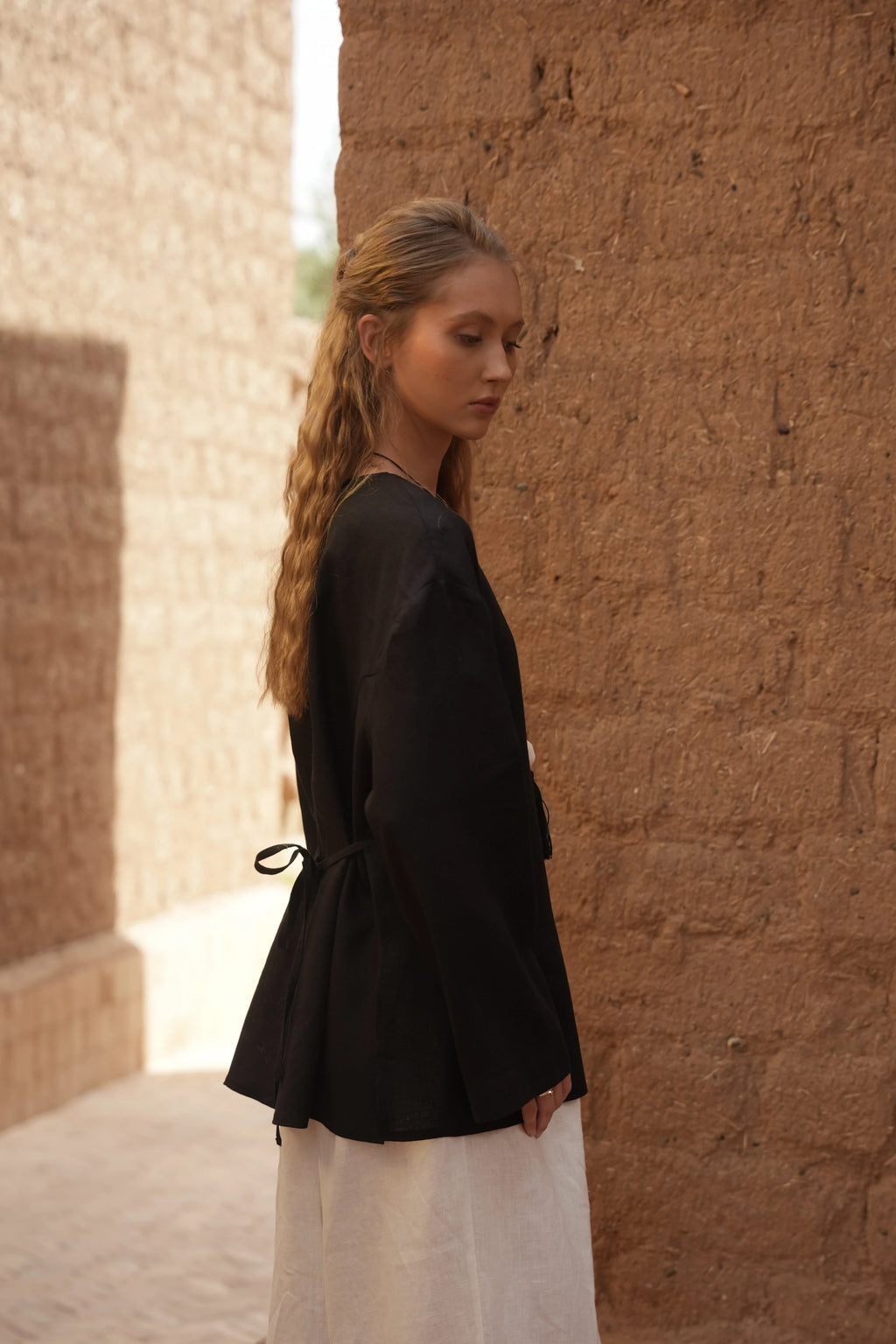 Double-Slit Organic Linen Blouse Black