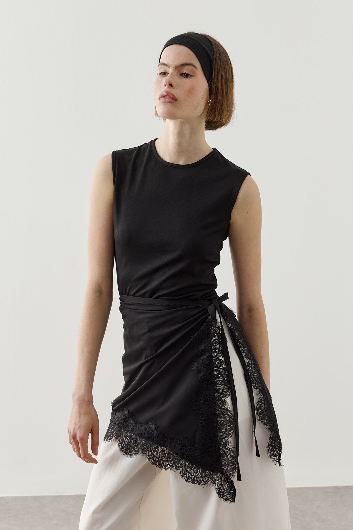 Lace-Trimmed Waist Accessory Black