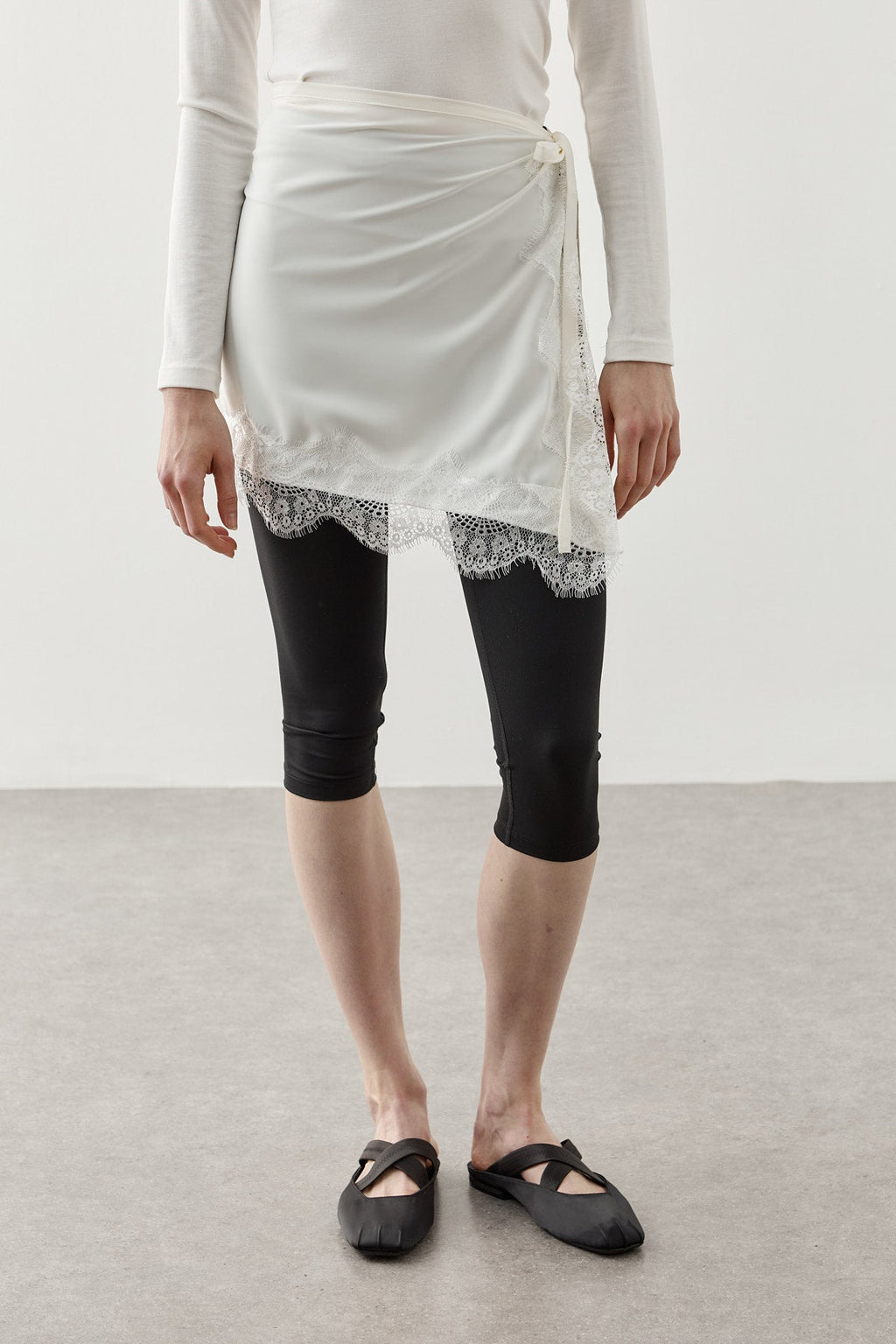 Lace-Trimmed Waist Accessory White