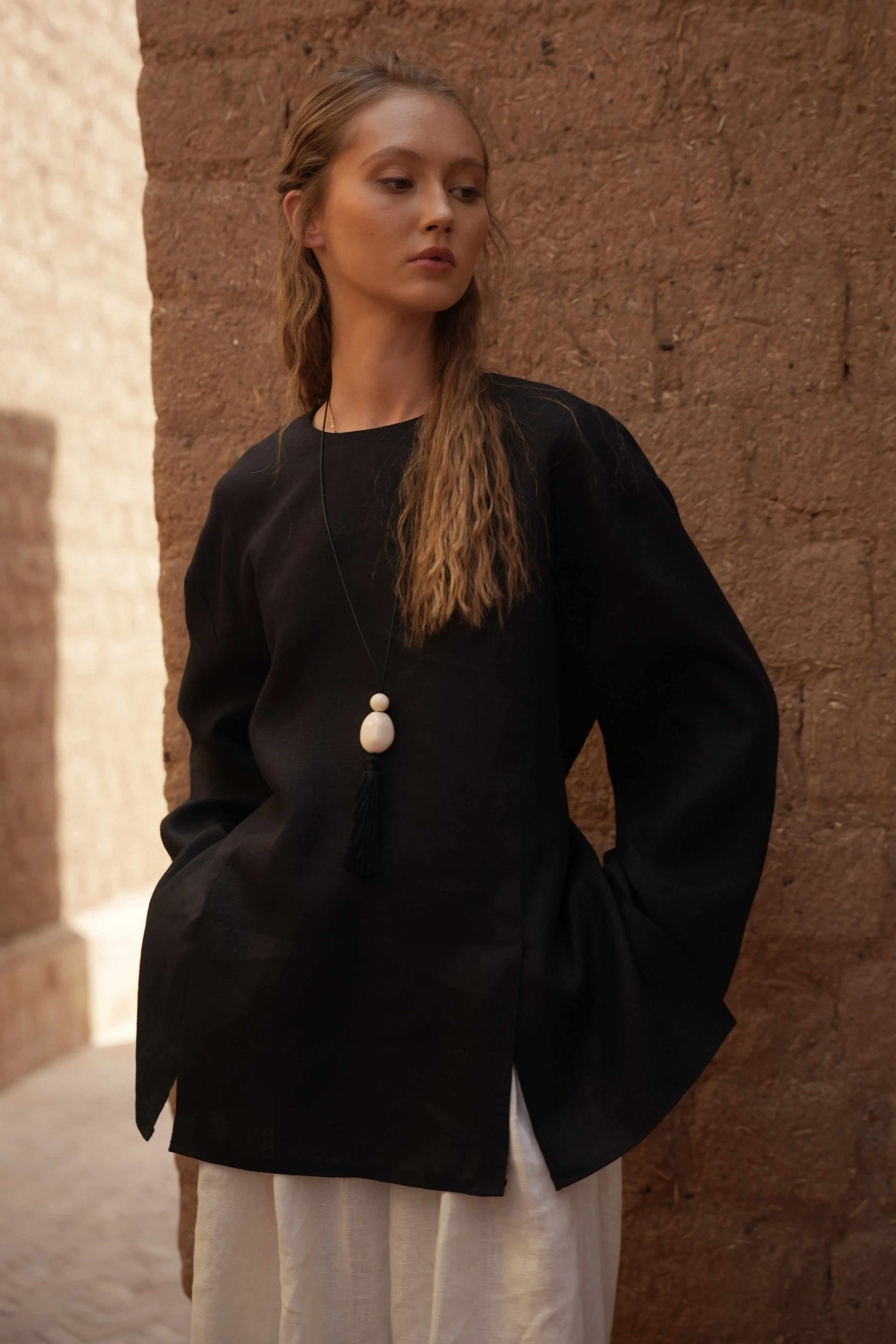 Double-Slit Organic Linen Blouse Black