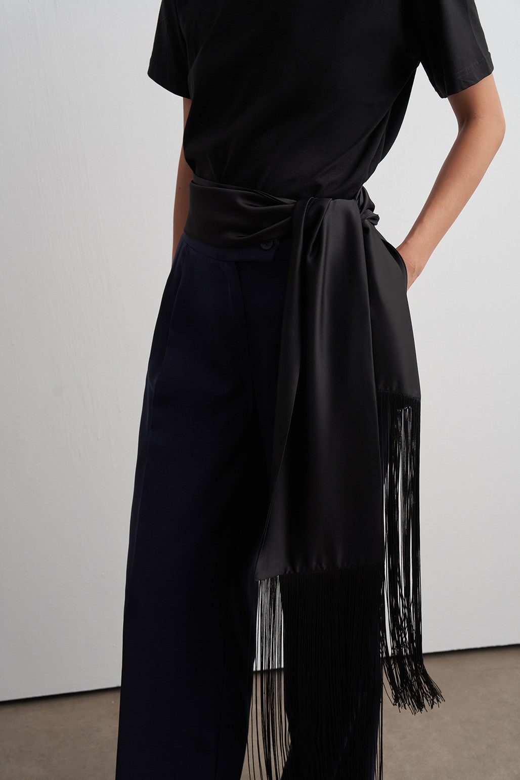 Tassel-Detail Scarf Black