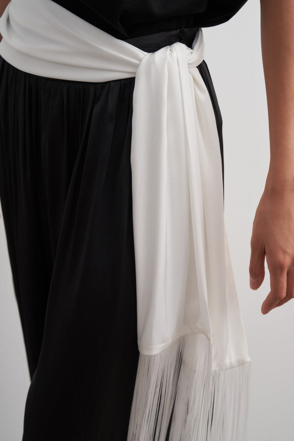 Tassel-Detail Scarf White