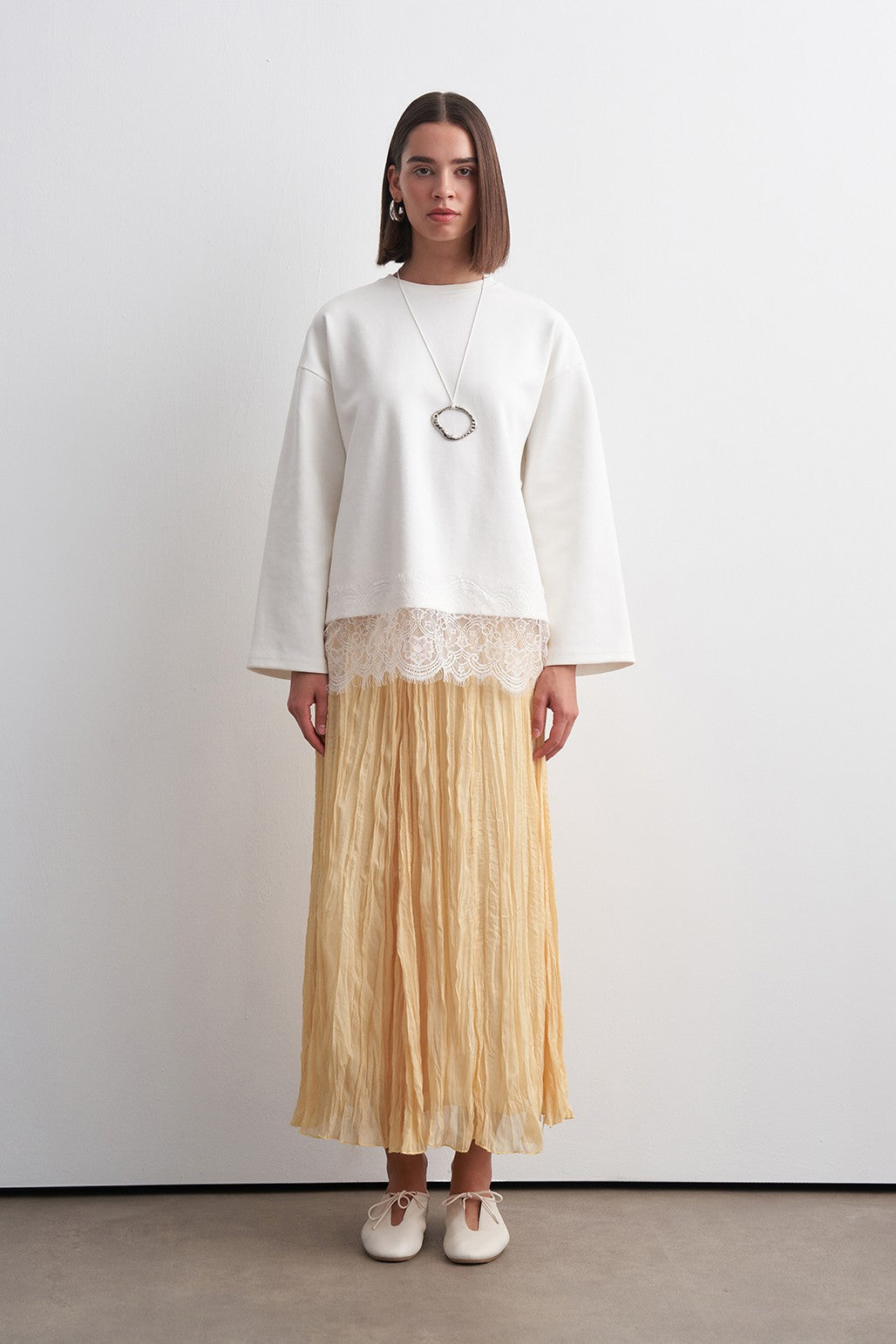 Lace Mach Sweatshirt White