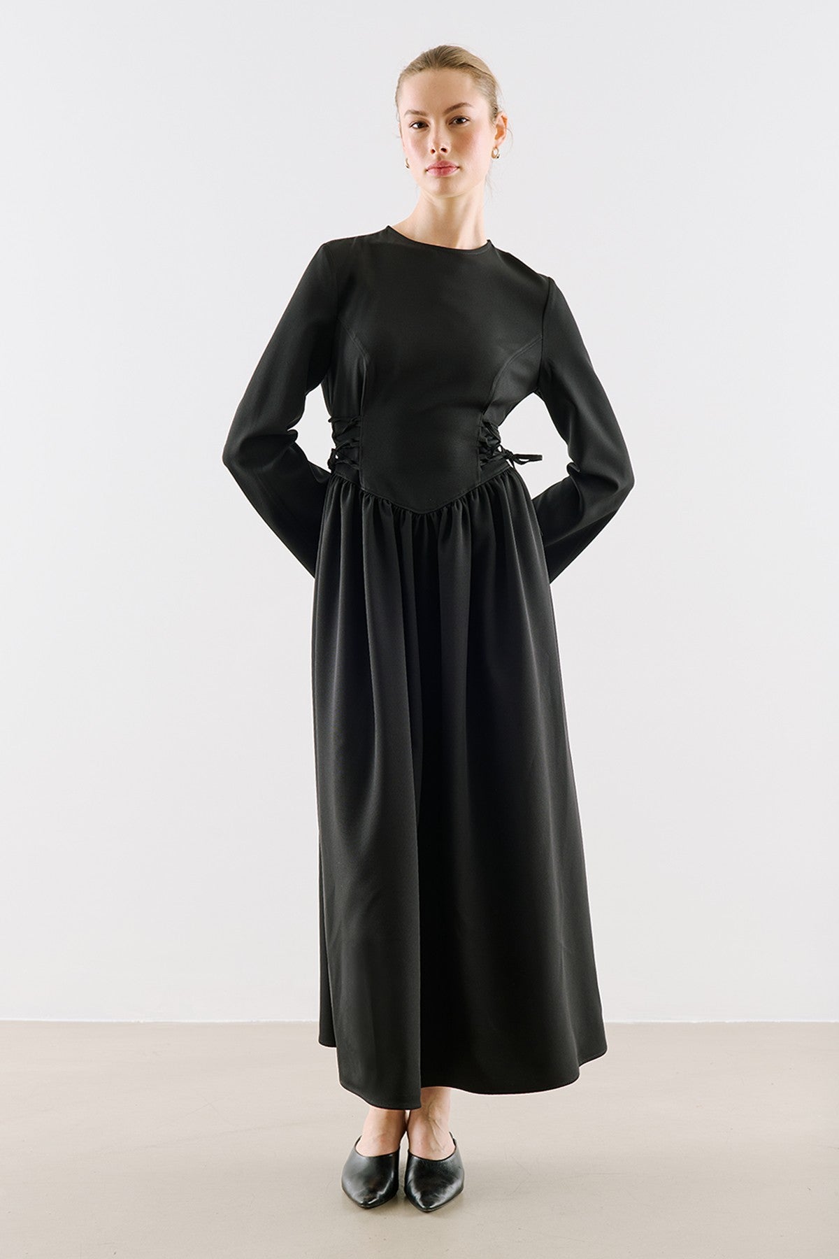 Waist-Fitted Tie-Detail Dress Black
