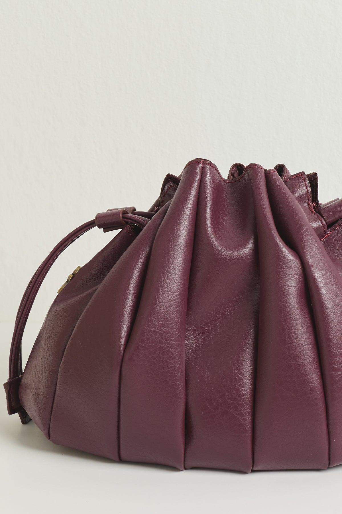 Pouch Shoulder Bag Plum