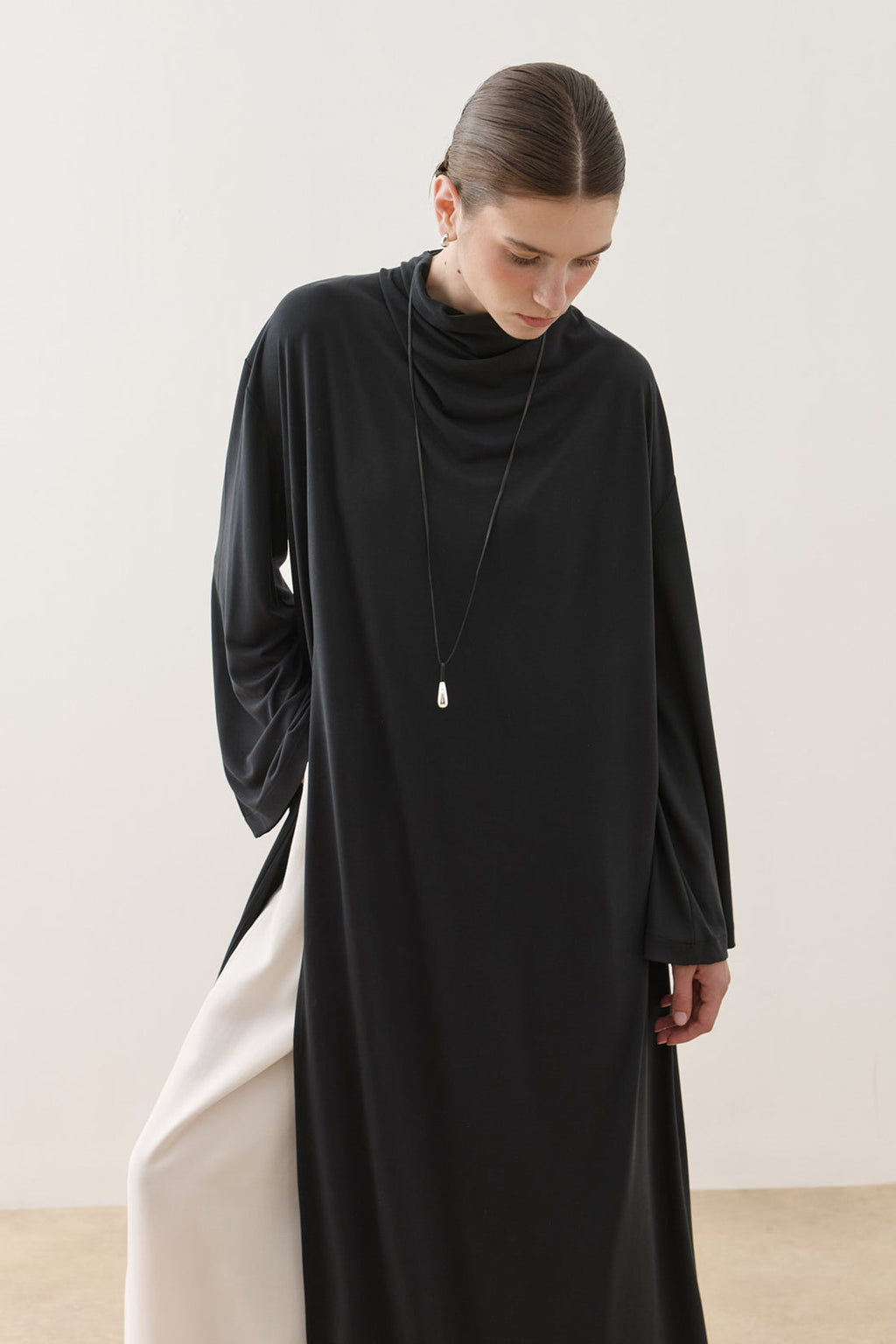 Lightweight Modal Long Top Black