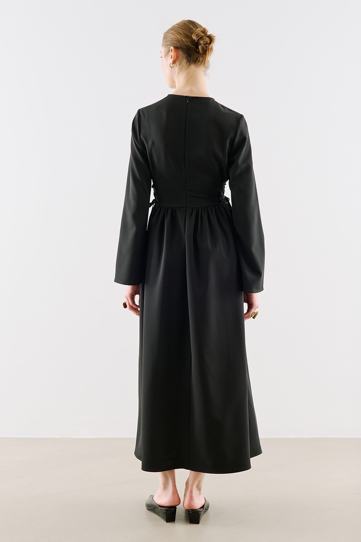Waist-Fitted Tie-Detail Dress Black