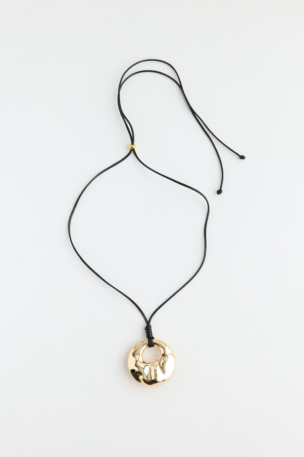 Round Metal Pendant Gold Necklace