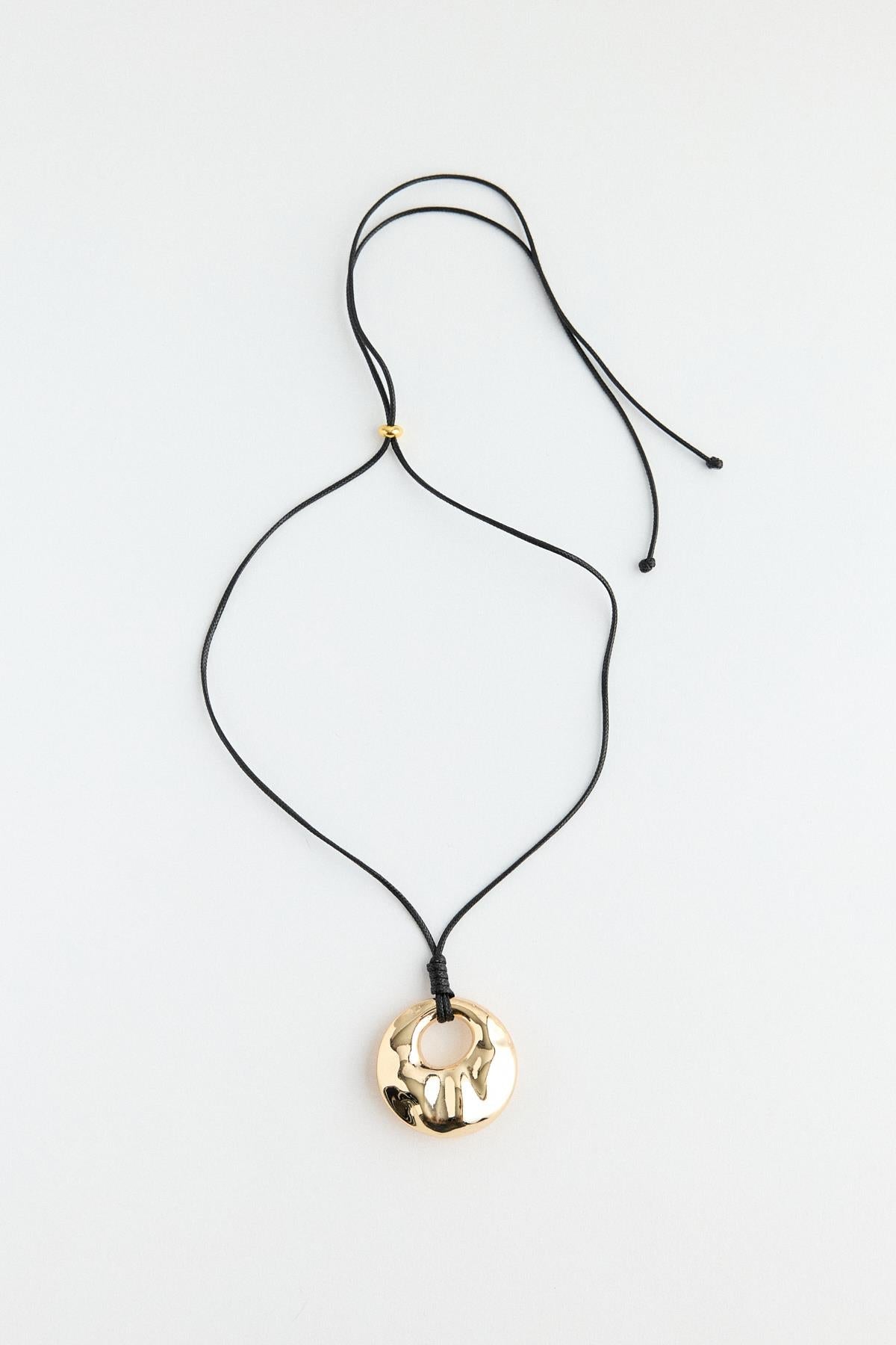 Round Metal Pendant Gold Necklace