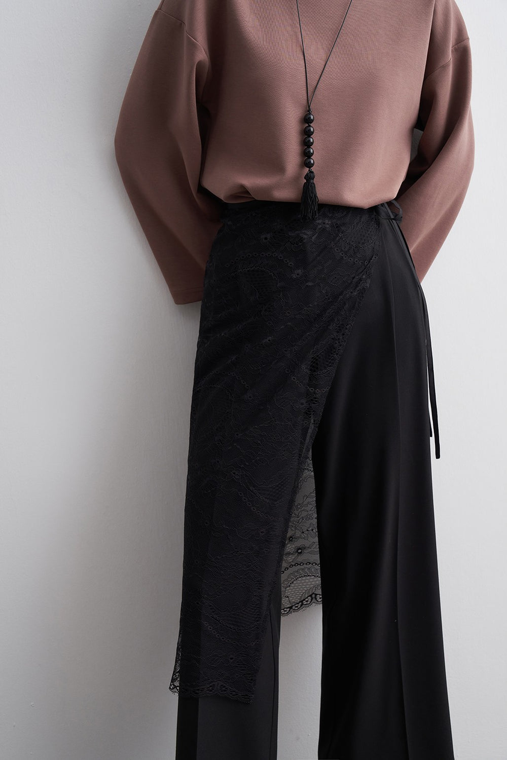 Lace-Detail Long Waist Accessory Black