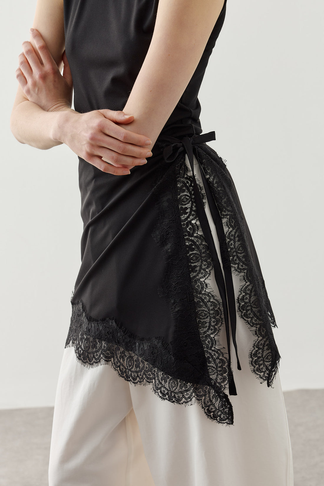 Lace-Trimmed Waist Accessory Black