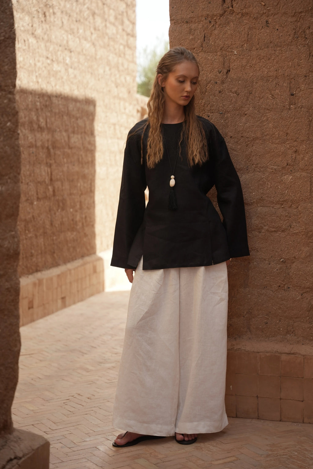 Double-Slit Organic Linen Blouse Black