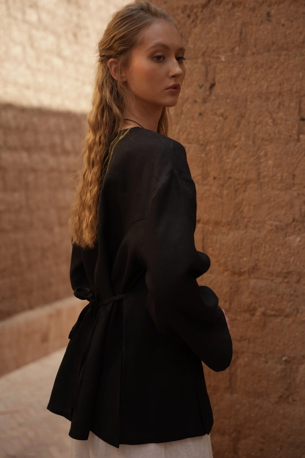 Double-Slit Organic Linen Blouse Black