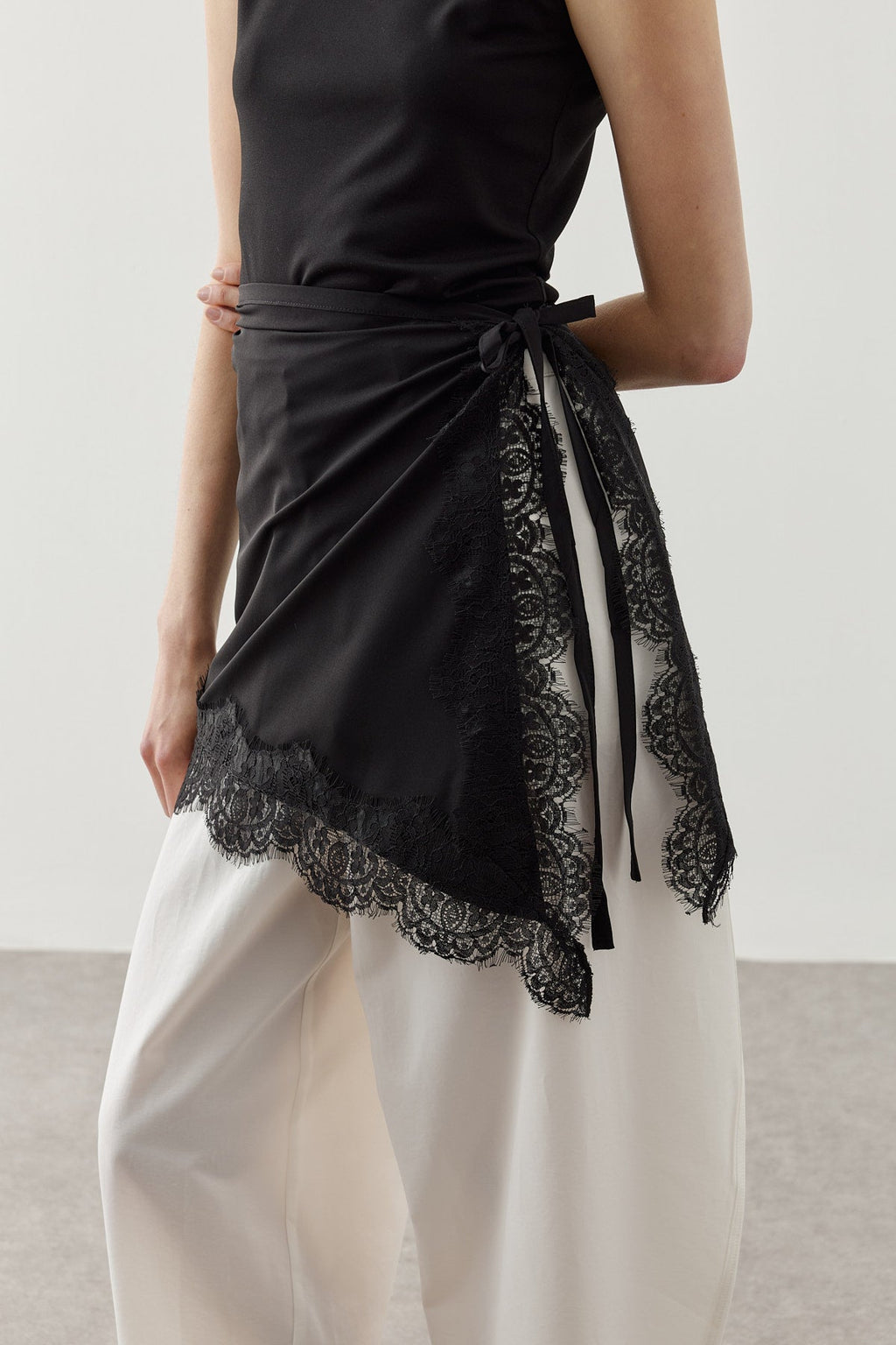 Lace-Trimmed Waist Accessory Black