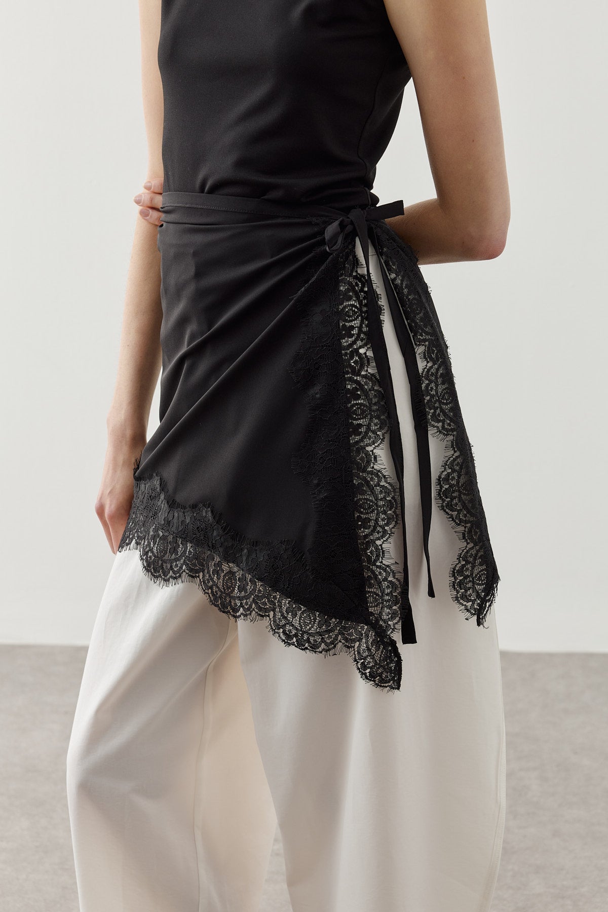 Lace-Trimmed Waist Accessory Black