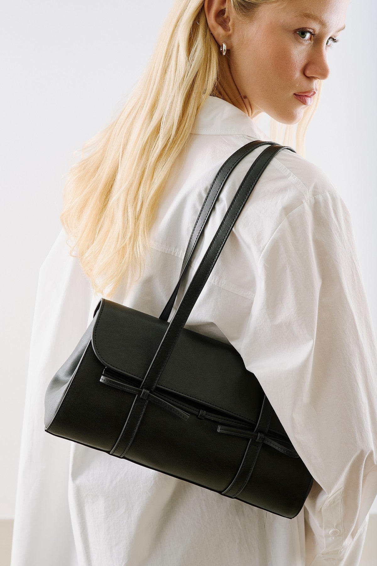 Misty Flap Shoulder Bag Black