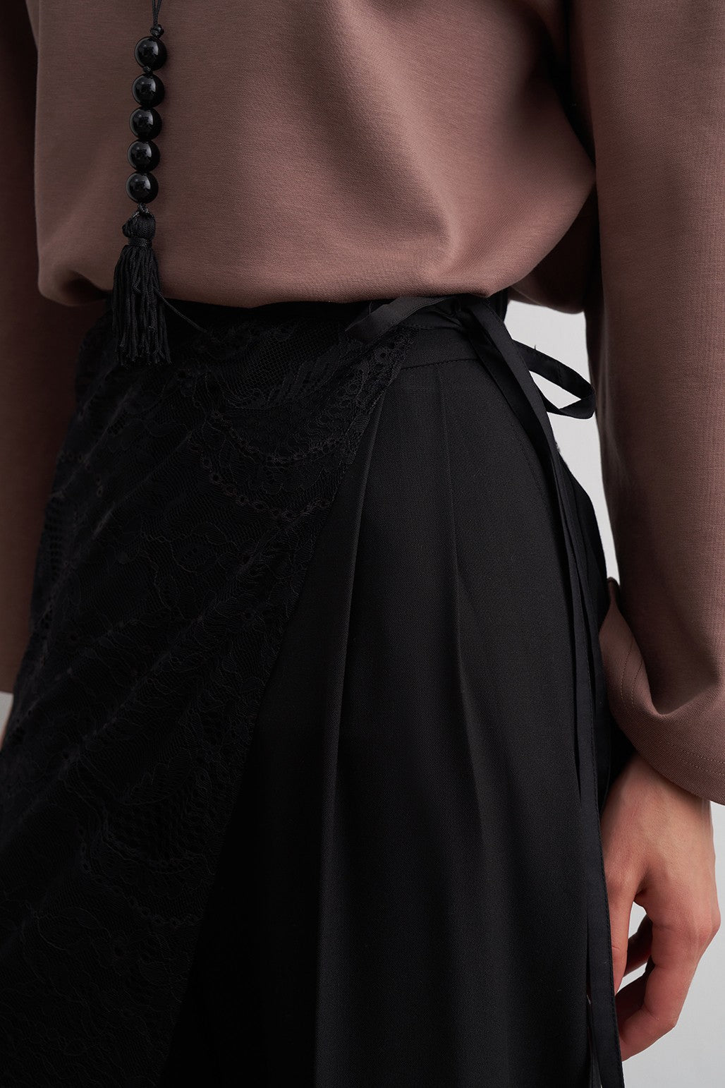 Lace-Detail Long Waist Accessory Black
