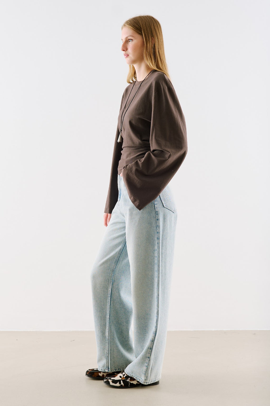 Slightly Fitted T-Shirt Brown
