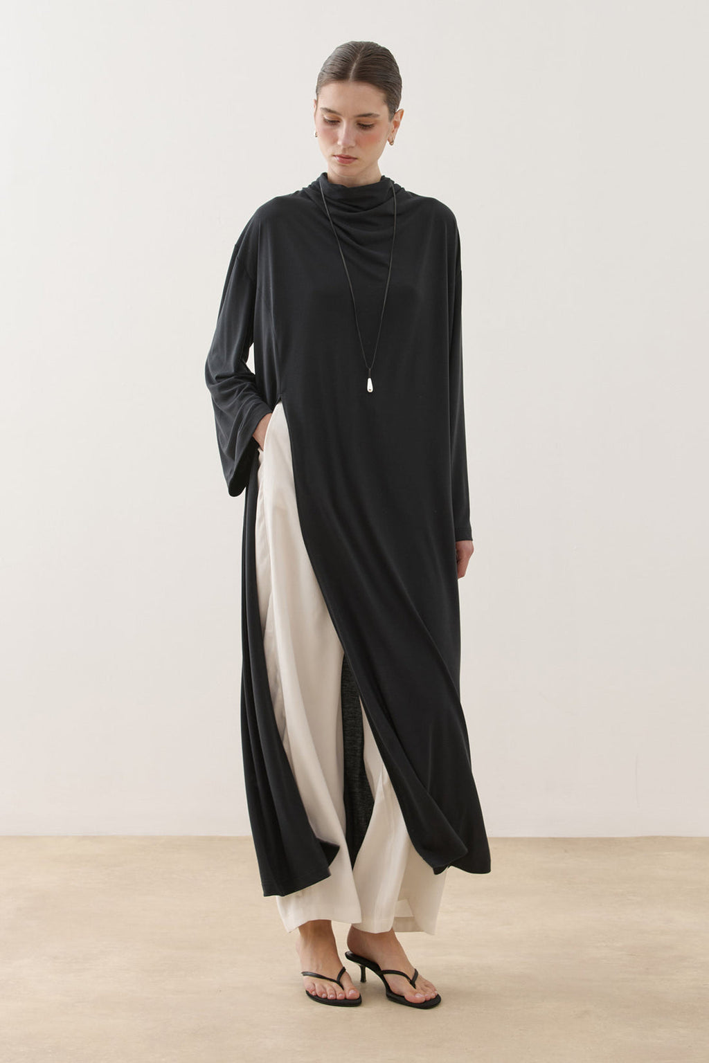 Lightweight Modal Long Top Black