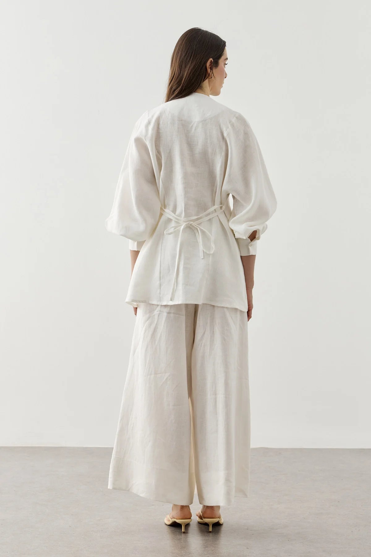 Linen Japandi Button-Up Shirt
Jacket White