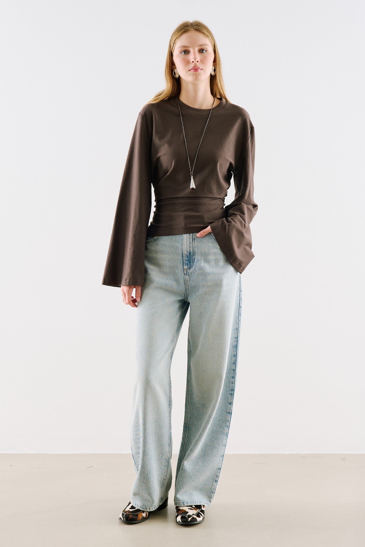 Slightly Fitted T-Shirt Brown