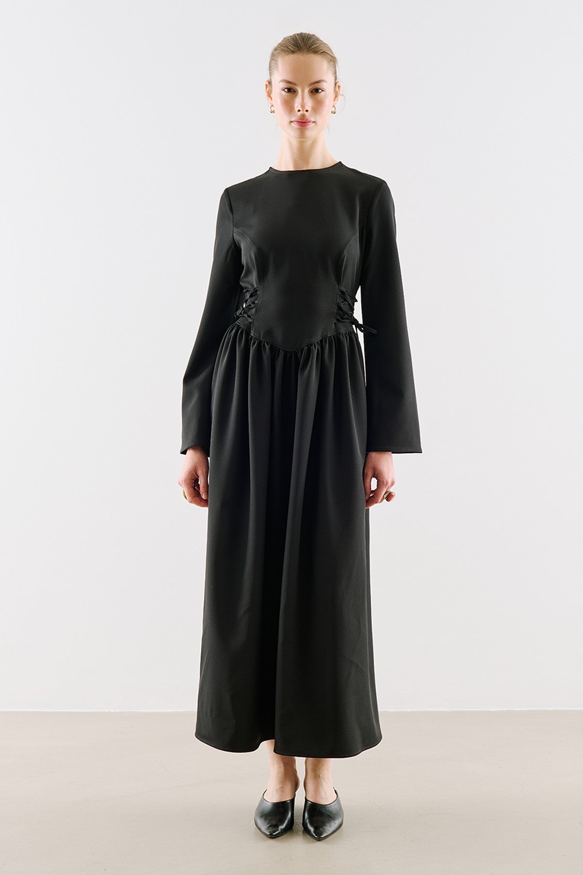 Waist-Fitted Tie-Detail Dress Black